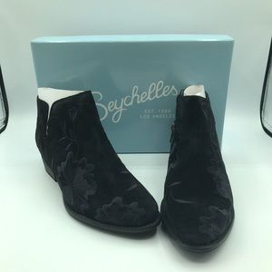 NWT Seychelles Embroidered Lantern Booties Black